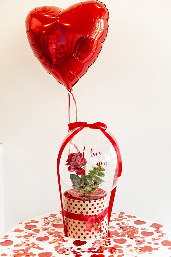 globo-corazón-cesta-con-flores-dentro